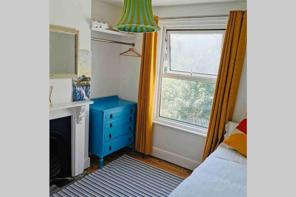 Lovely Seaside Town House Гастингс Экстерьер фото